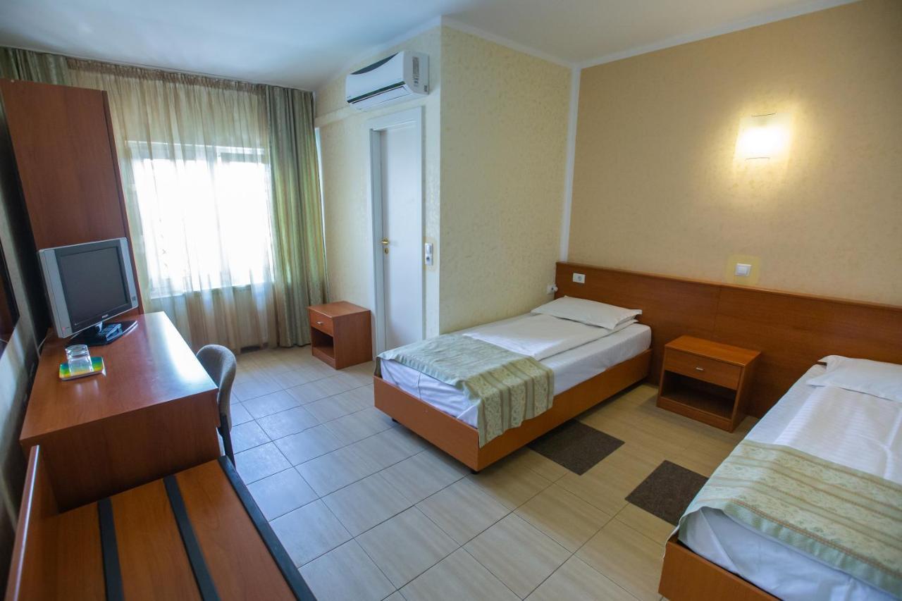 Hotel Seneca Baia Mare Ngoại thất bức ảnh