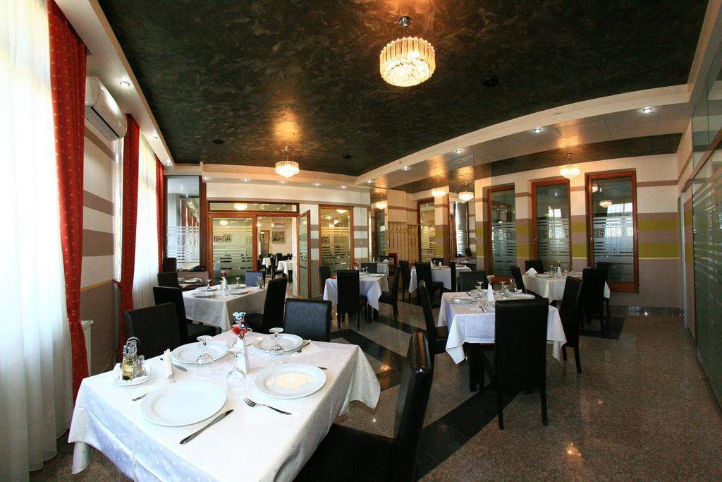 Hotel Seneca Baia Mare Ngoại thất bức ảnh