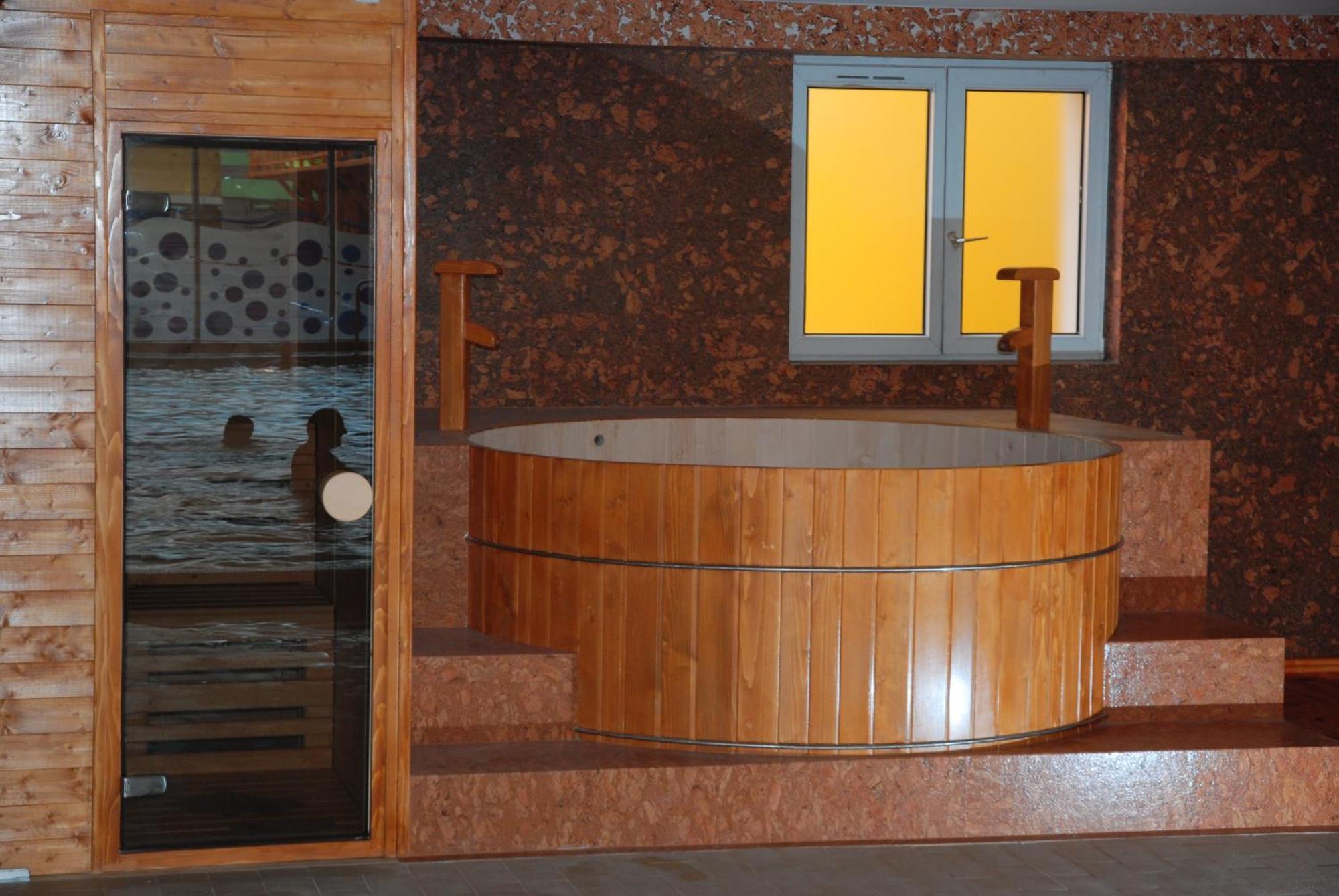Hotel Seneca Baia Mare Ngoại thất bức ảnh