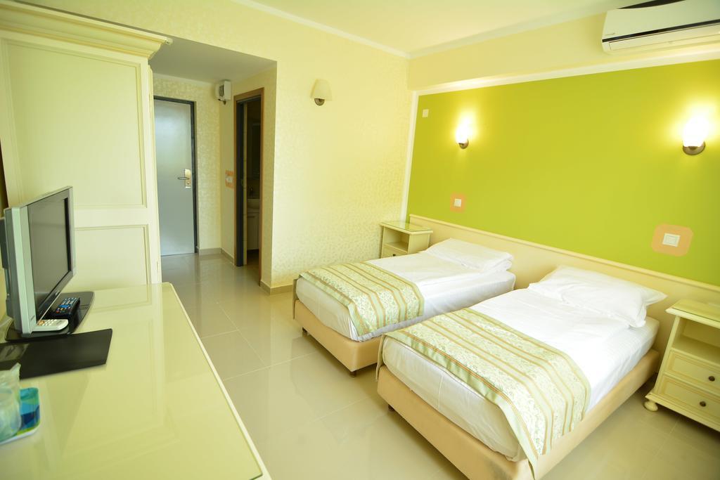 Hotel Seneca Baia Mare Ngoại thất bức ảnh