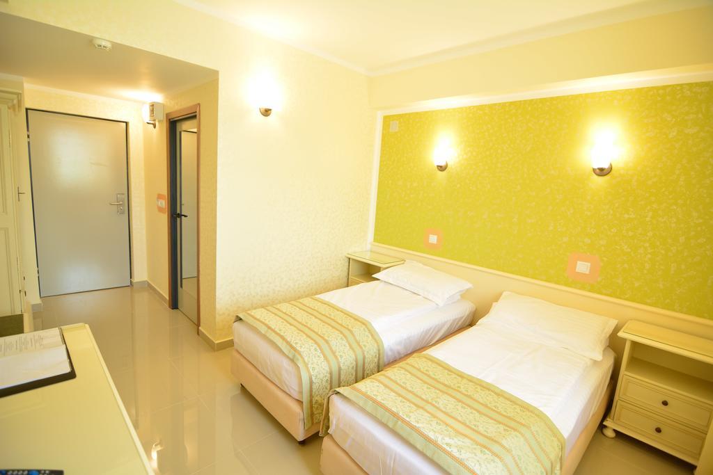 Hotel Seneca Baia Mare Ngoại thất bức ảnh