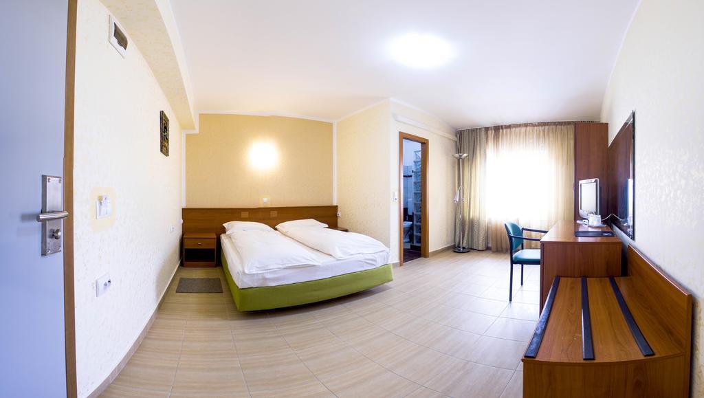 Hotel Seneca Baia Mare Ngoại thất bức ảnh