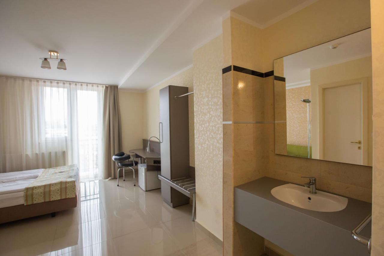 Hotel Seneca Baia Mare Ngoại thất bức ảnh